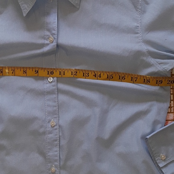 - GAP Fitted Button Down Shirt - Picture 4 of 5